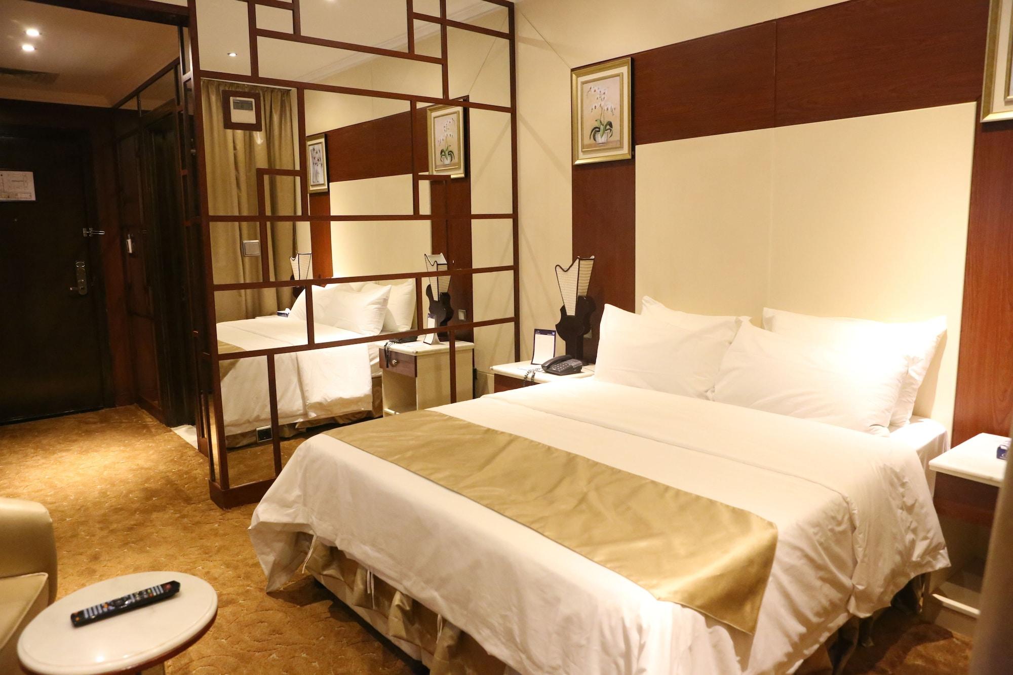 Hotel Madareem 4*